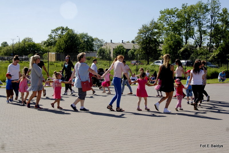 Dzień Dziecka z Mażoretkami (zdjęcia)