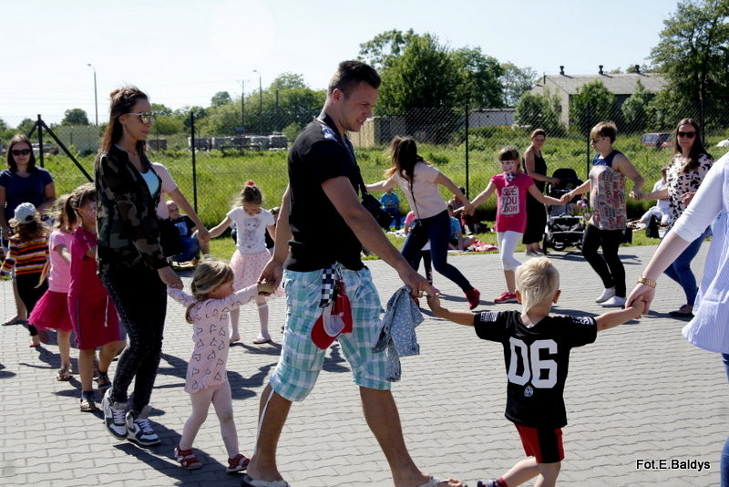 Dzień Dziecka z Mażoretkami (zdjęcia)