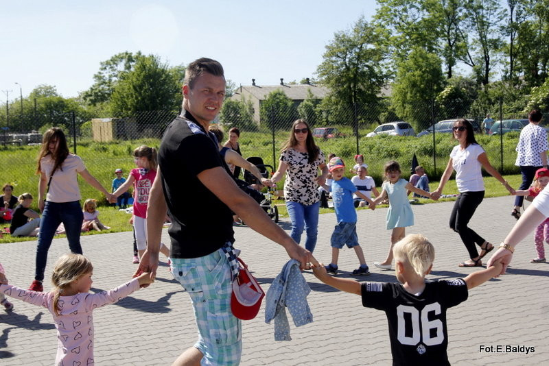 Dzień Dziecka z Mażoretkami (zdjęcia)