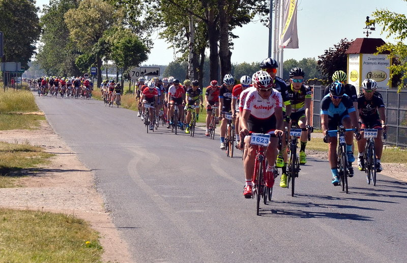 Kolarze na szosach pojezierza (zdjęcia)