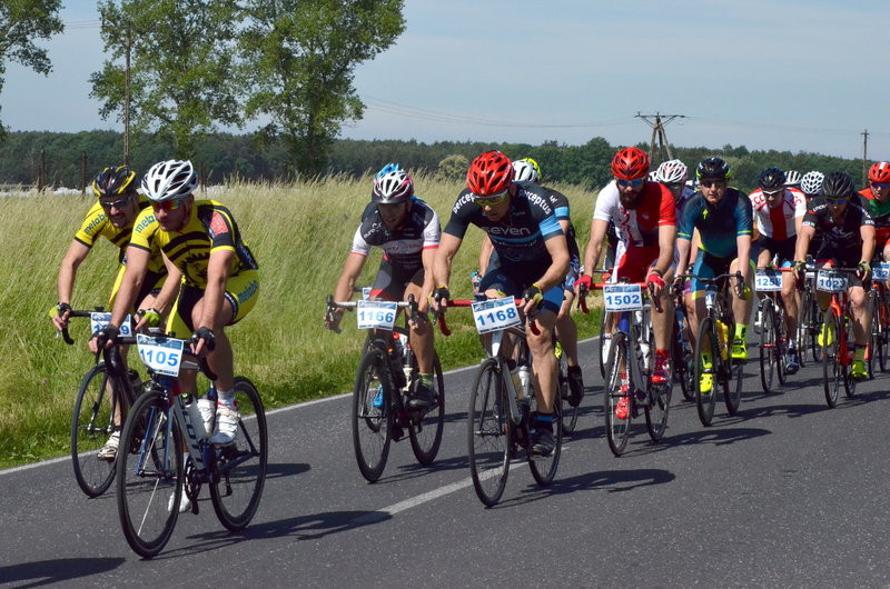 Kolarze na szosach pojezierza (zdjęcia)