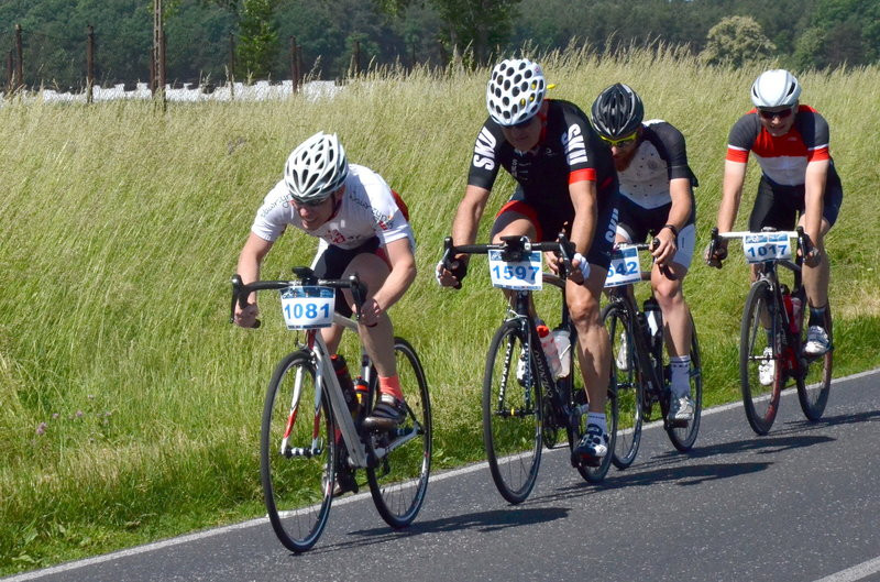 Kolarze na szosach pojezierza (zdjęcia)