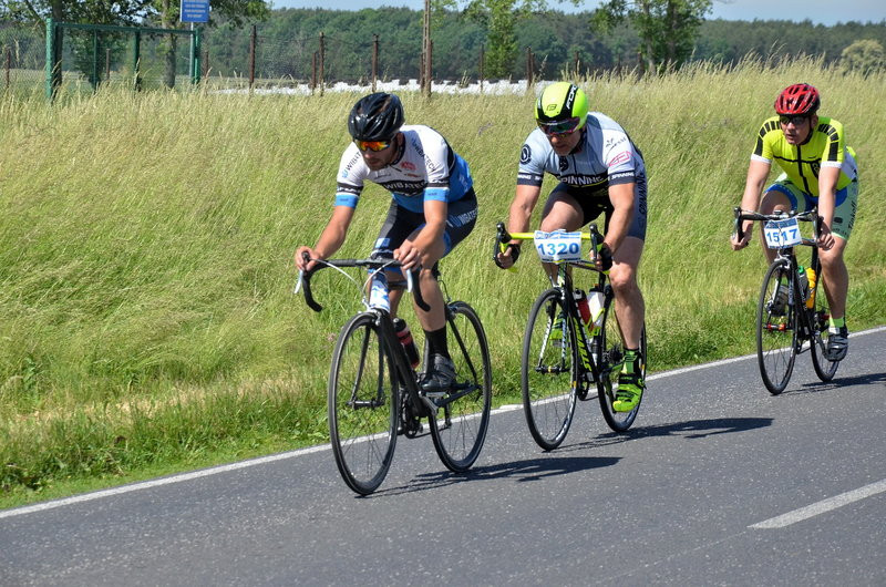 Kolarze na szosach pojezierza (zdjęcia)