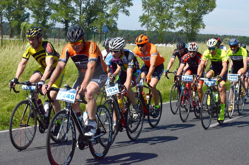 Kolarze na szosach pojezierza (zdjęcia)