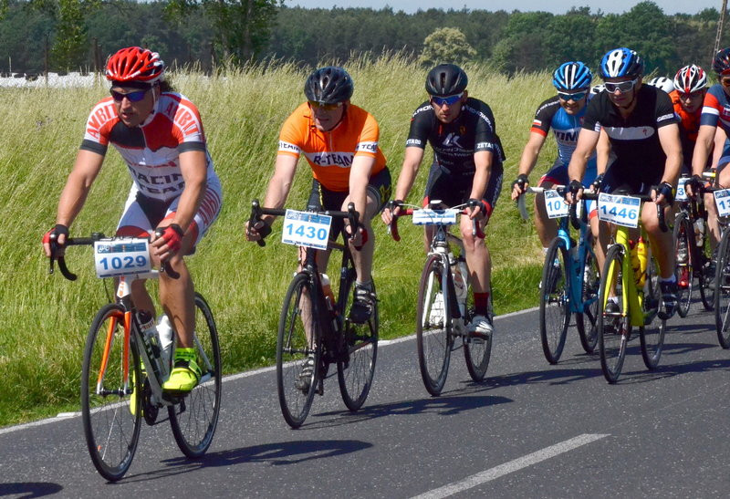 Kolarze na szosach pojezierza (zdjęcia)