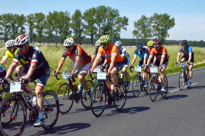 Kolarze na szosach pojezierza (zdjęcia)