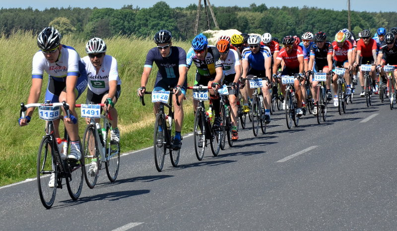Kolarze na szosach pojezierza (zdjęcia)
