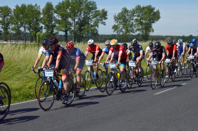 Kolarze na szosach pojezierza (zdjęcia)