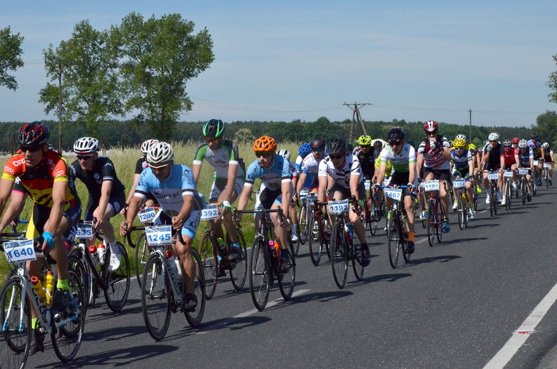 Kolarze na szosach pojezierza (zdjęcia)