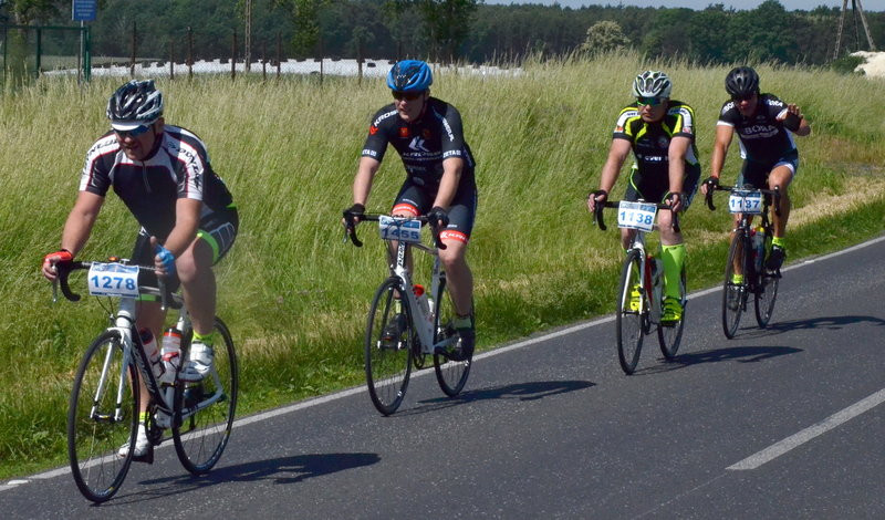 Kolarze na szosach pojezierza (zdjęcia)