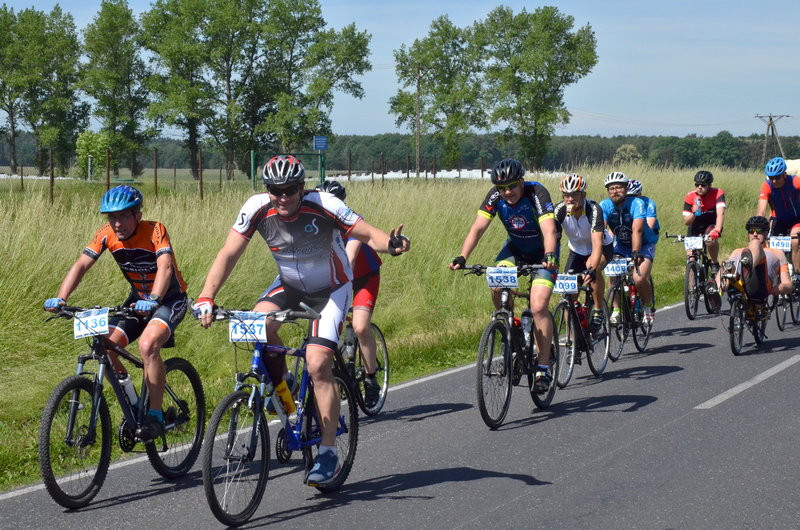 Kolarze na szosach pojezierza (zdjęcia)