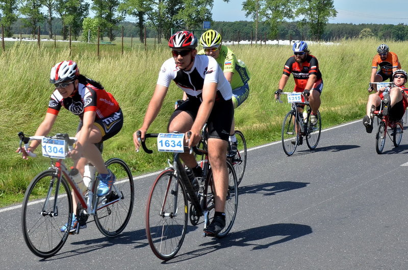 Kolarze na szosach pojezierza (zdjęcia)