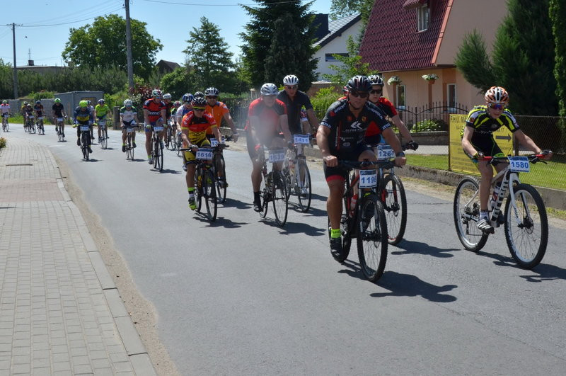 Kolarze na szosach pojezierza (zdjęcia)