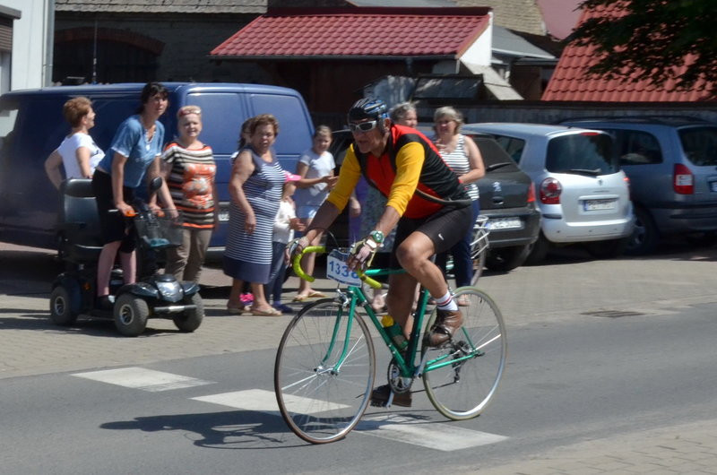 Kolarze na szosach pojezierza (zdjęcia)