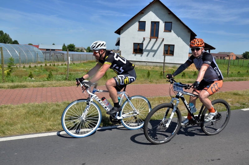 Kolarze na szosach pojezierza (zdjęcia)