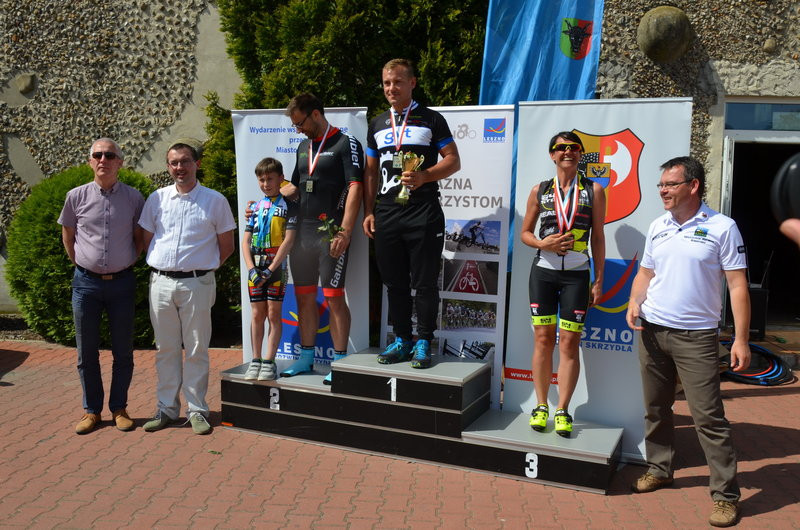 Kolarze na szosach pojezierza (zdjęcia)