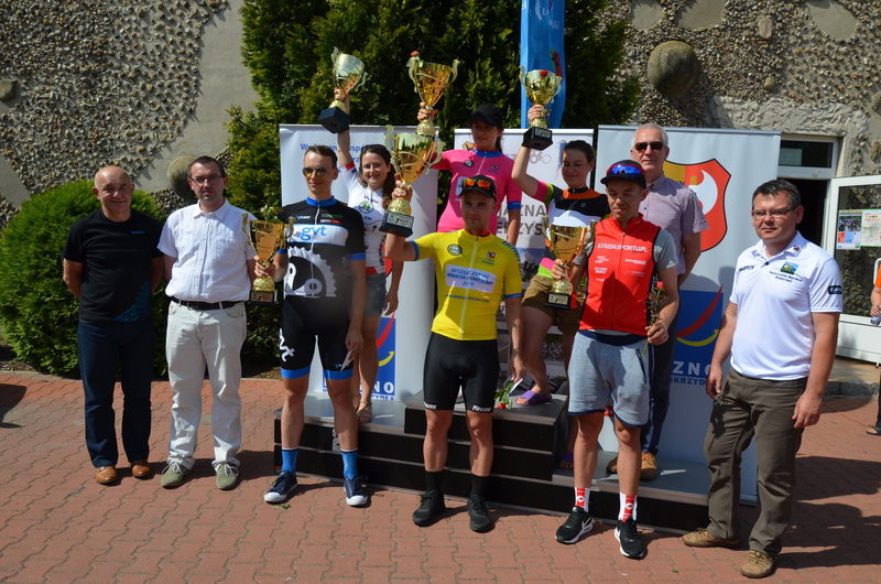 Kolarze na szosach pojezierza (zdjęcia)