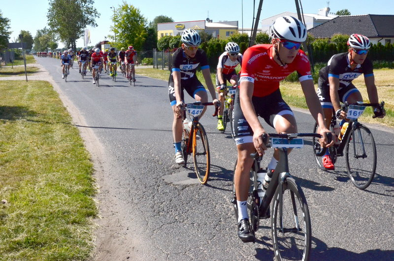 Kolarze na szosach pojezierza (zdjęcia)