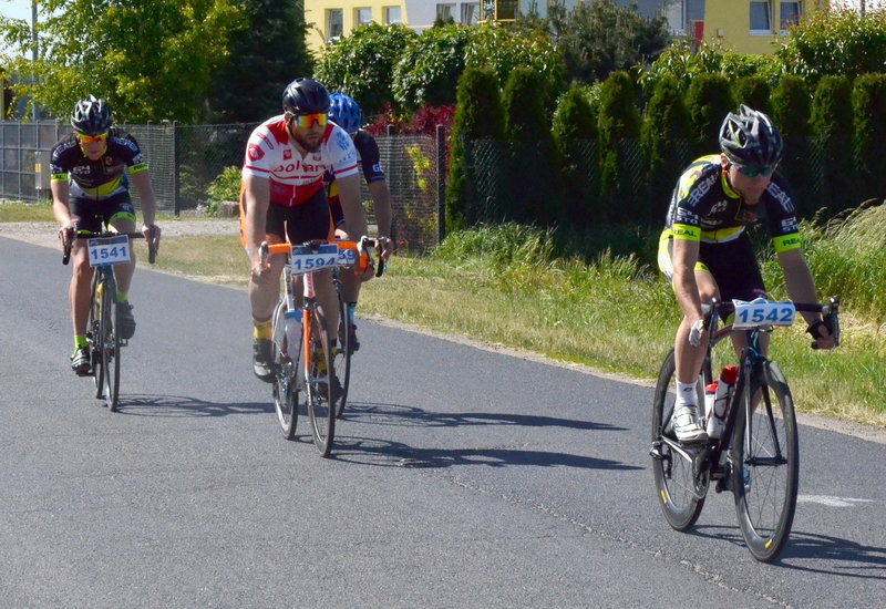 Kolarze na szosach pojezierza (zdjęcia)