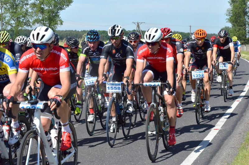 Kolarze na szosach pojezierza (zdjęcia)