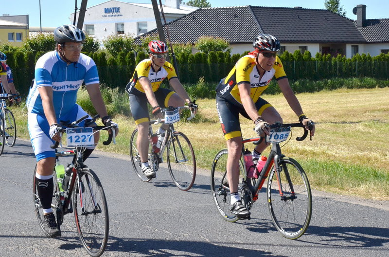 Kolarze na szosach pojezierza (zdjęcia)