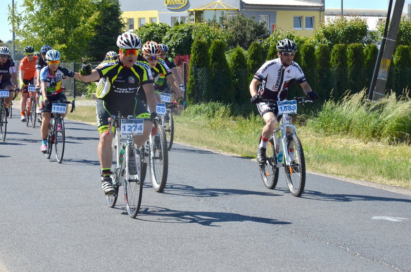 Kolarze na szosach pojezierza (zdjęcia)