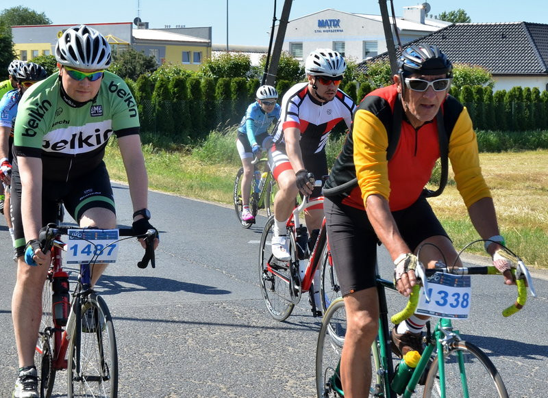 Kolarze na szosach pojezierza (zdjęcia)