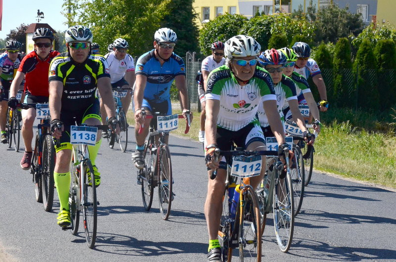 Kolarze na szosach pojezierza (zdjęcia)