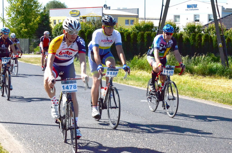 Kolarze na szosach pojezierza (zdjęcia)
