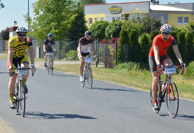 Kolarze na szosach pojezierza (zdjęcia)