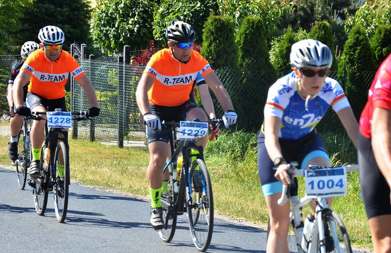 Kolarze na szosach pojezierza (zdjęcia)