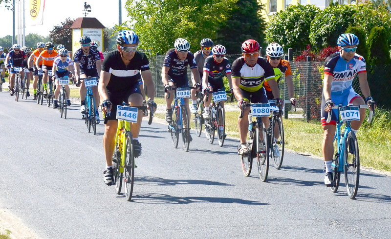 Kolarze na szosach pojezierza (zdjęcia)