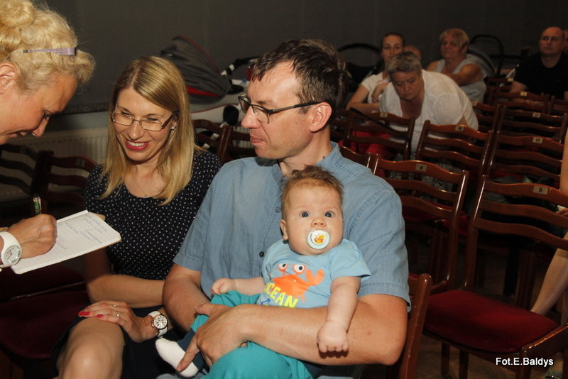 Uroczyście wręczono becikowe (zdjęcia)