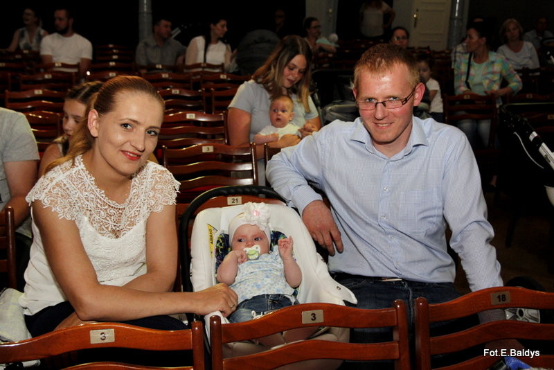 Uroczyście wręczono becikowe (zdjęcia)