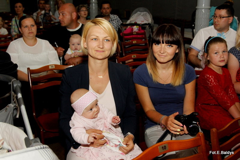 Uroczyście wręczono becikowe (zdjęcia)