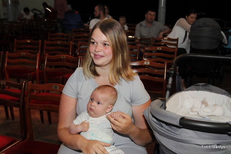 Uroczyście wręczono becikowe (zdjęcia)