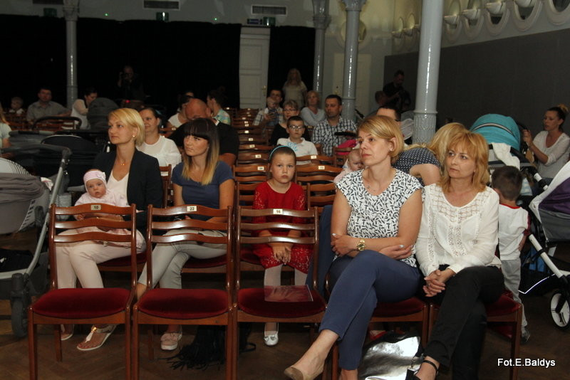 Uroczyście wręczono becikowe (zdjęcia)