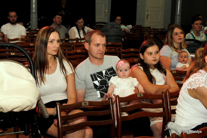 Uroczyście wręczono becikowe (zdjęcia)