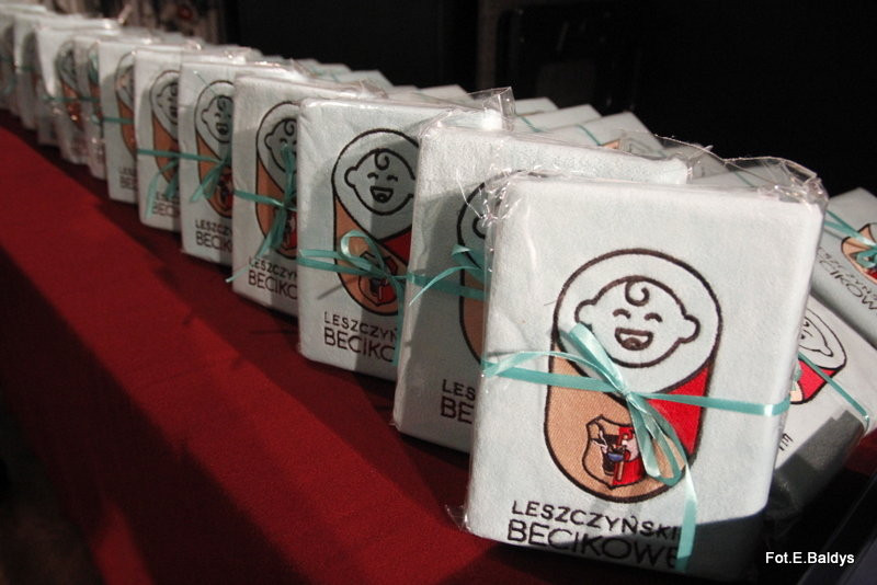 Uroczyście wręczono becikowe (zdjęcia)