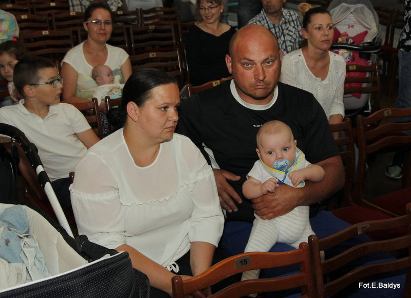 Uroczyście wręczono becikowe (zdjęcia)