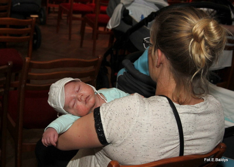 Uroczyście wręczono becikowe (zdjęcia)