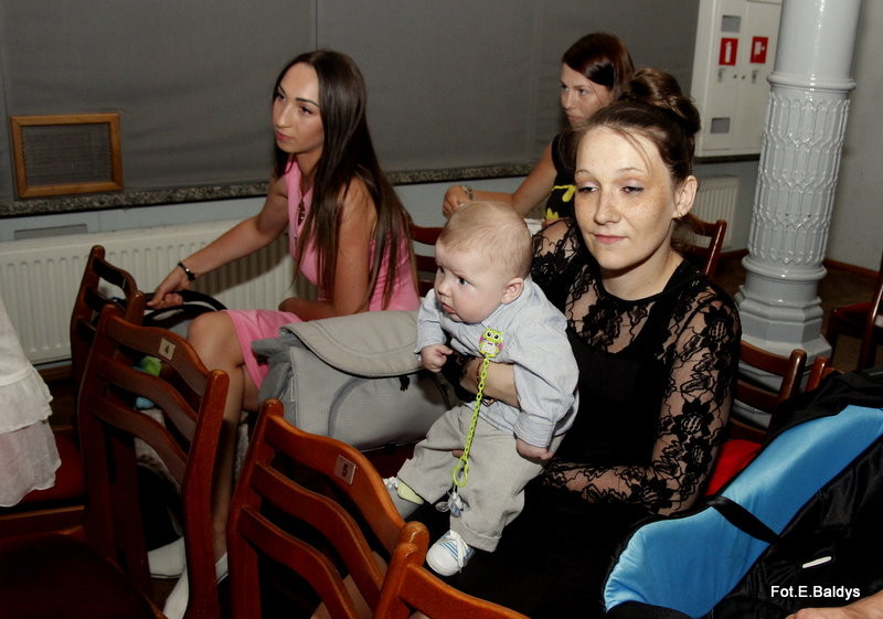 Uroczyście wręczono becikowe (zdjęcia)