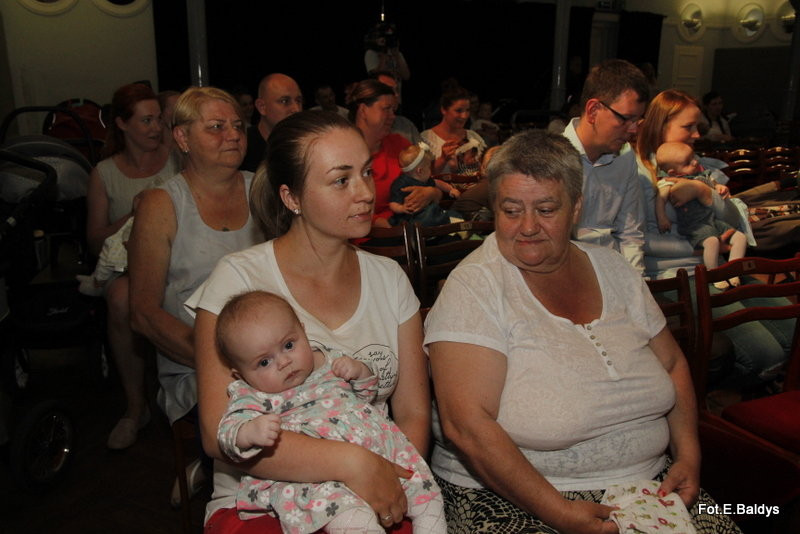 Uroczyście wręczono becikowe (zdjęcia)