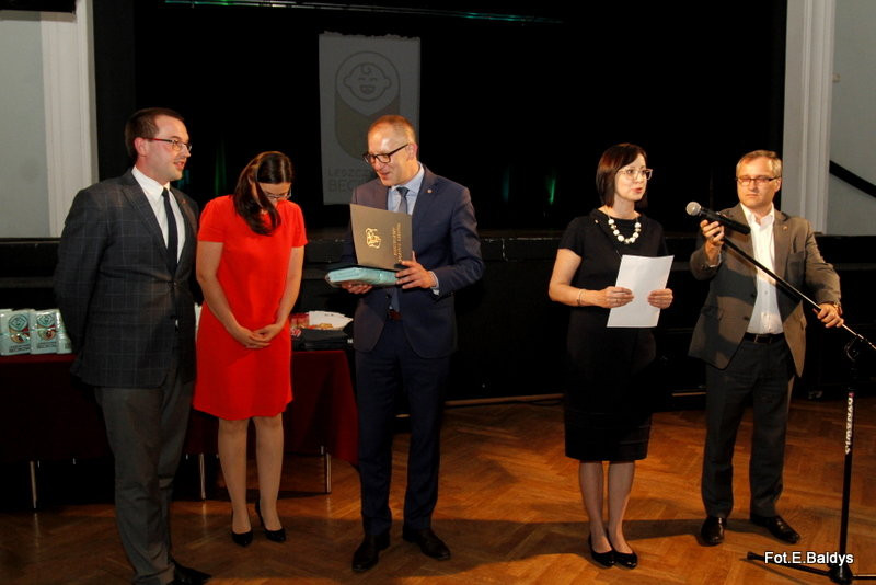 Uroczyście wręczono becikowe (zdjęcia)