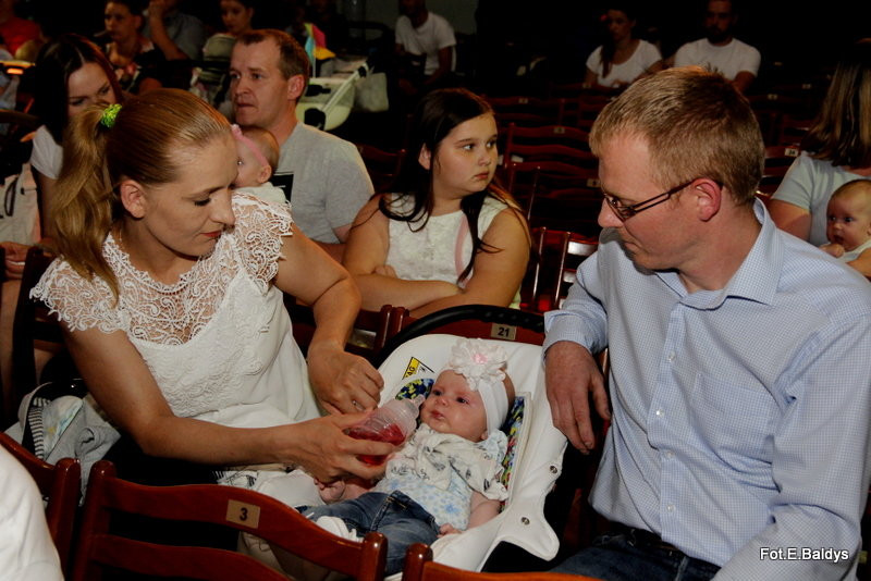 Uroczyście wręczono becikowe (zdjęcia)