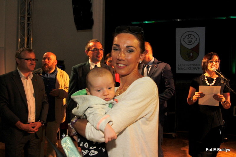 Uroczyście wręczono becikowe (zdjęcia)