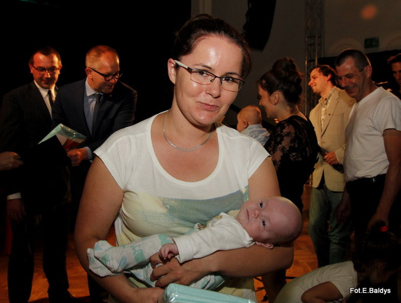 Uroczyście wręczono becikowe (zdjęcia)