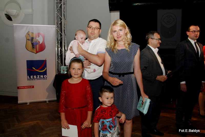 Uroczyście wręczono becikowe (zdjęcia)