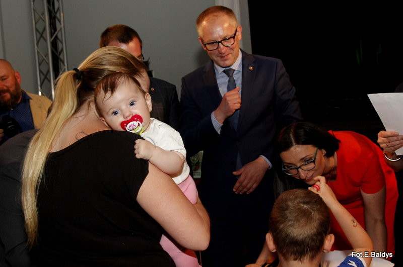 Uroczyście wręczono becikowe (zdjęcia)