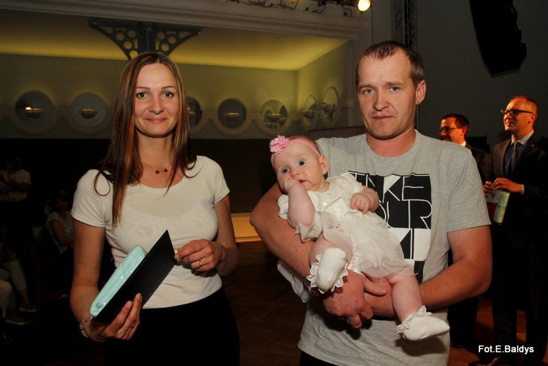 Uroczyście wręczono becikowe (zdjęcia)